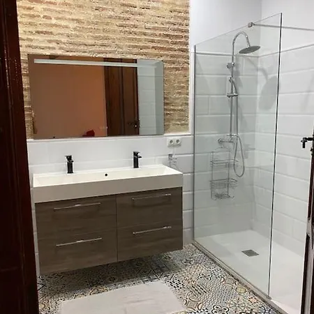 Maison Traditionnelle- 190 M Carre- Jusqu A 8 Pers- Place Ideale Centre Apartment Oliva