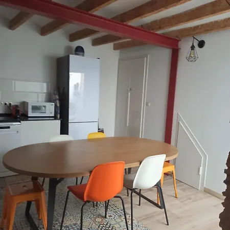 Maison Traditionnelle- 190 M Carre- Jusqu A 8 Pers- Place Ideale Centre