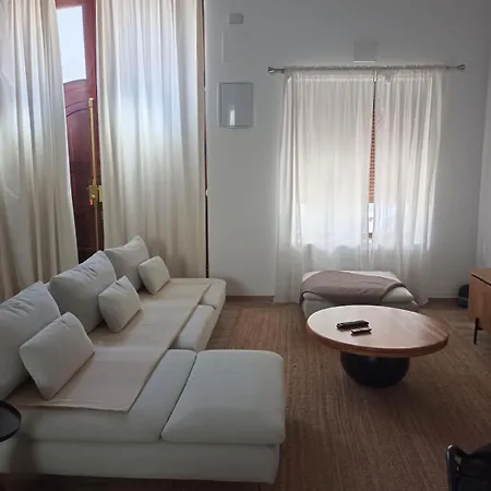 Maison Traditionnelle- 190 M Carre- Jusqu A 8 Pers- Place Ideale Centre *
